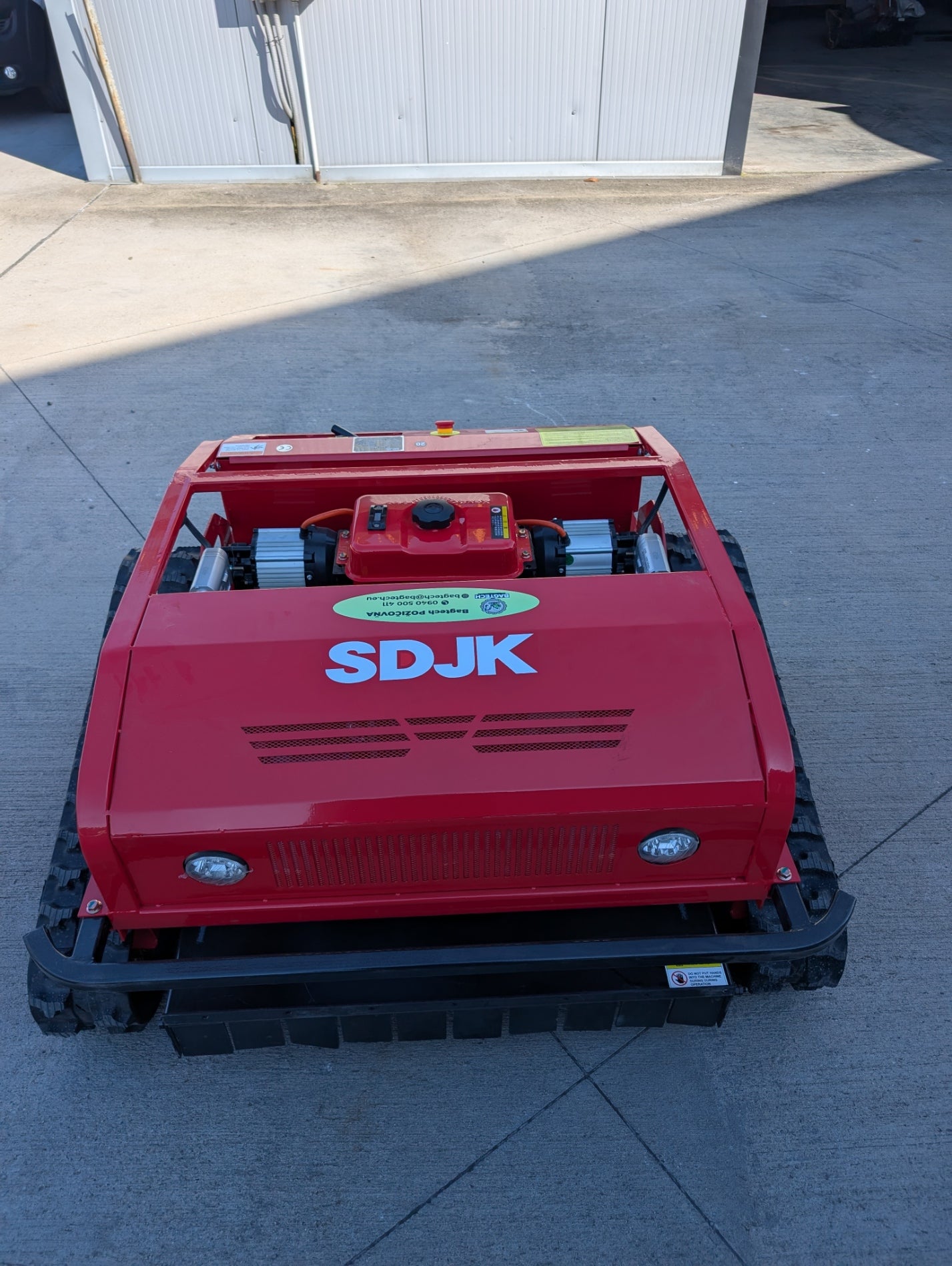 Ďiaľkovo ovládaná kosačka JK-GC800