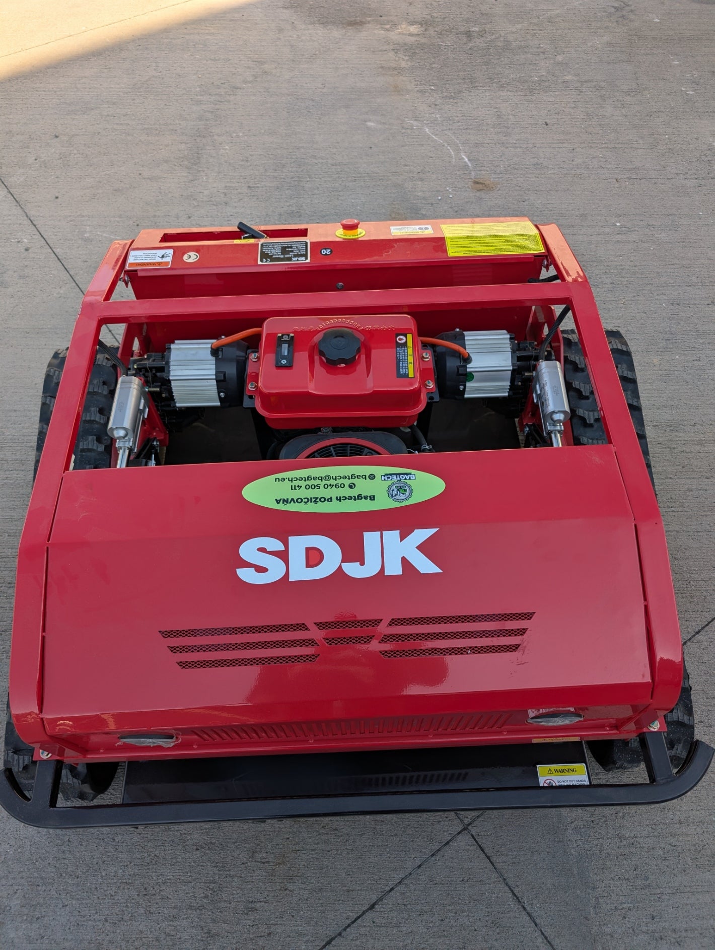 Ďiaľkovo ovládaná kosačka JK-GC800