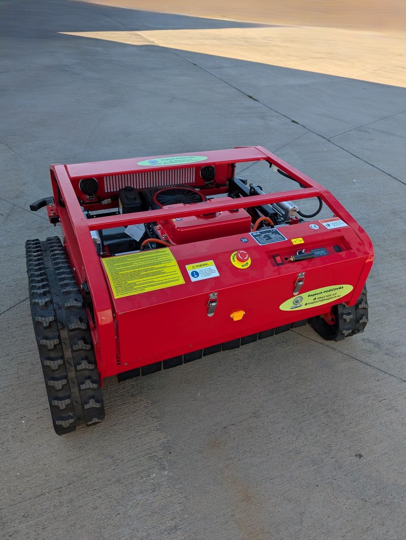 Ďiaľkovo ovládaná kosačka JK-GC800